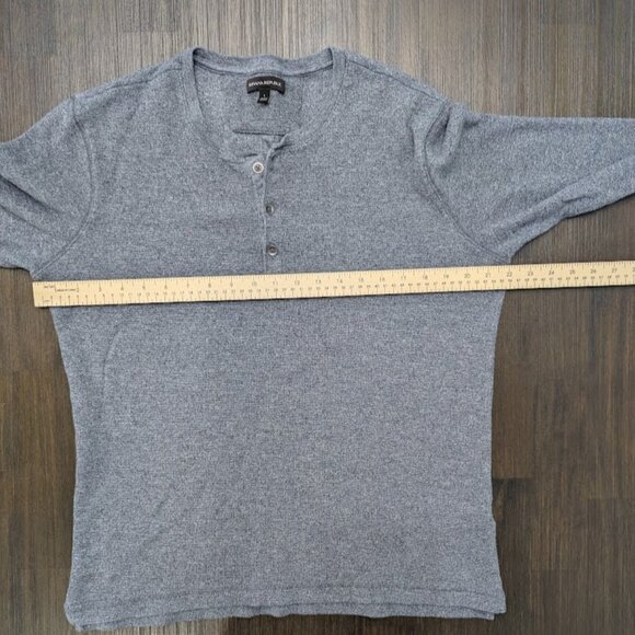 Banana Republic | Men's Large Grey Waffle Knit Henley Sweater - Picture 6 of 6